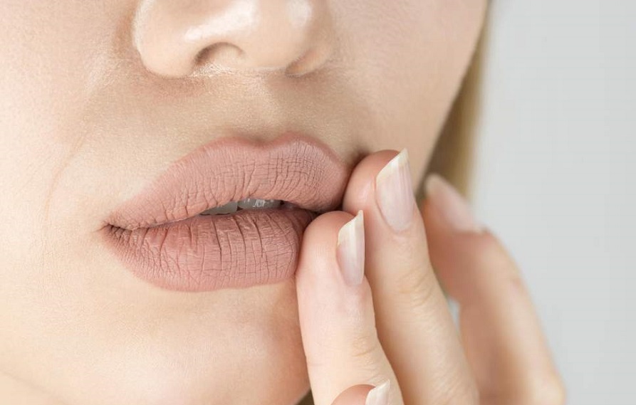 HEALTHY TIPS TO PREVENT YOUR LIP FROM FEATHERING, SMUDGING OR BLEEDING