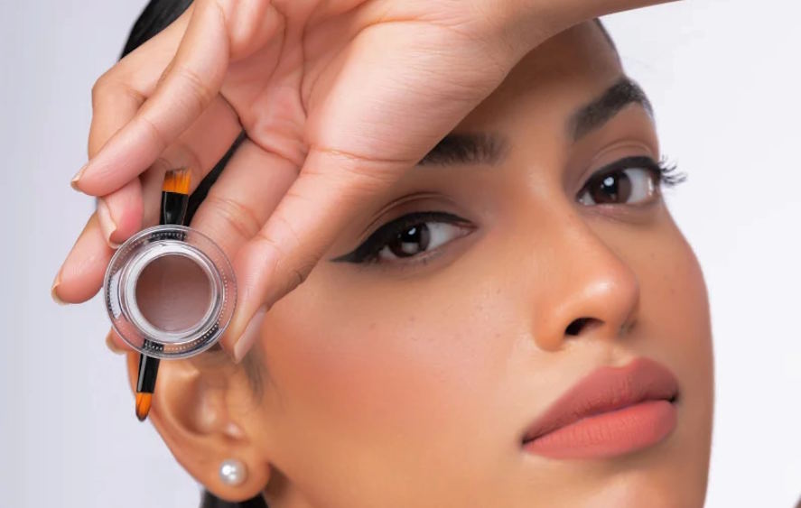 Pokerface-Beauty: Eyeliner, der jede Emotion verbirgt